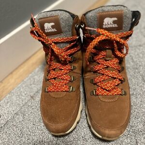 Women’s size 6.5 Sorel boots. Only worn once-daughter’s feet grew so fast!